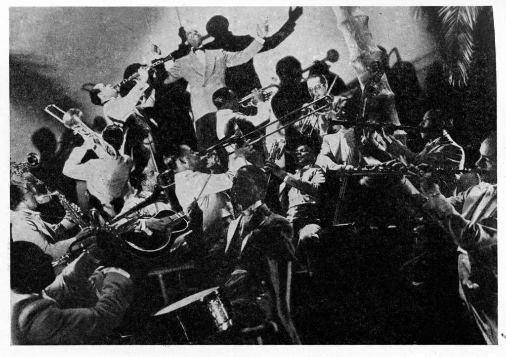 Figure 5 : Photographie de Duke Ellington et son orchestre, parue dans Cuney-Hare 1943, p. 136.