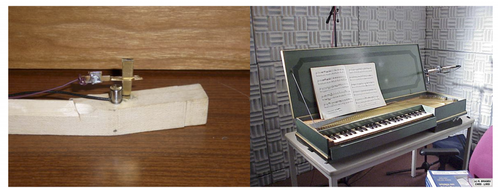Figure 6 : À gauche, accéléromètre et contact près de la tangente. À droite, placement du microphone à 30 cm au centre de la table d’harmonie, en cabine d’enregistrement.